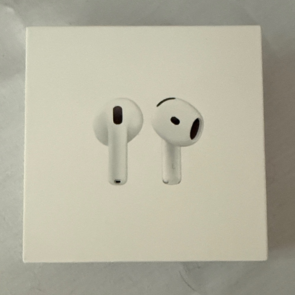 Apple AirPods in Classic White